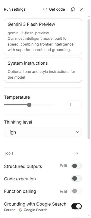 Google AI Studio 右側 Run settings：模型選擇、System instructions、Temperature、Thinking level、工具開關